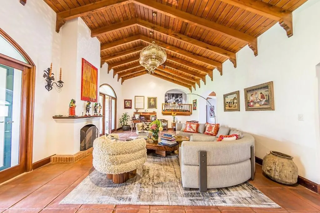 An061 Antigua Luxury Home